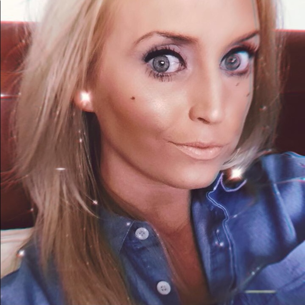 Meet your Posher, Caroline